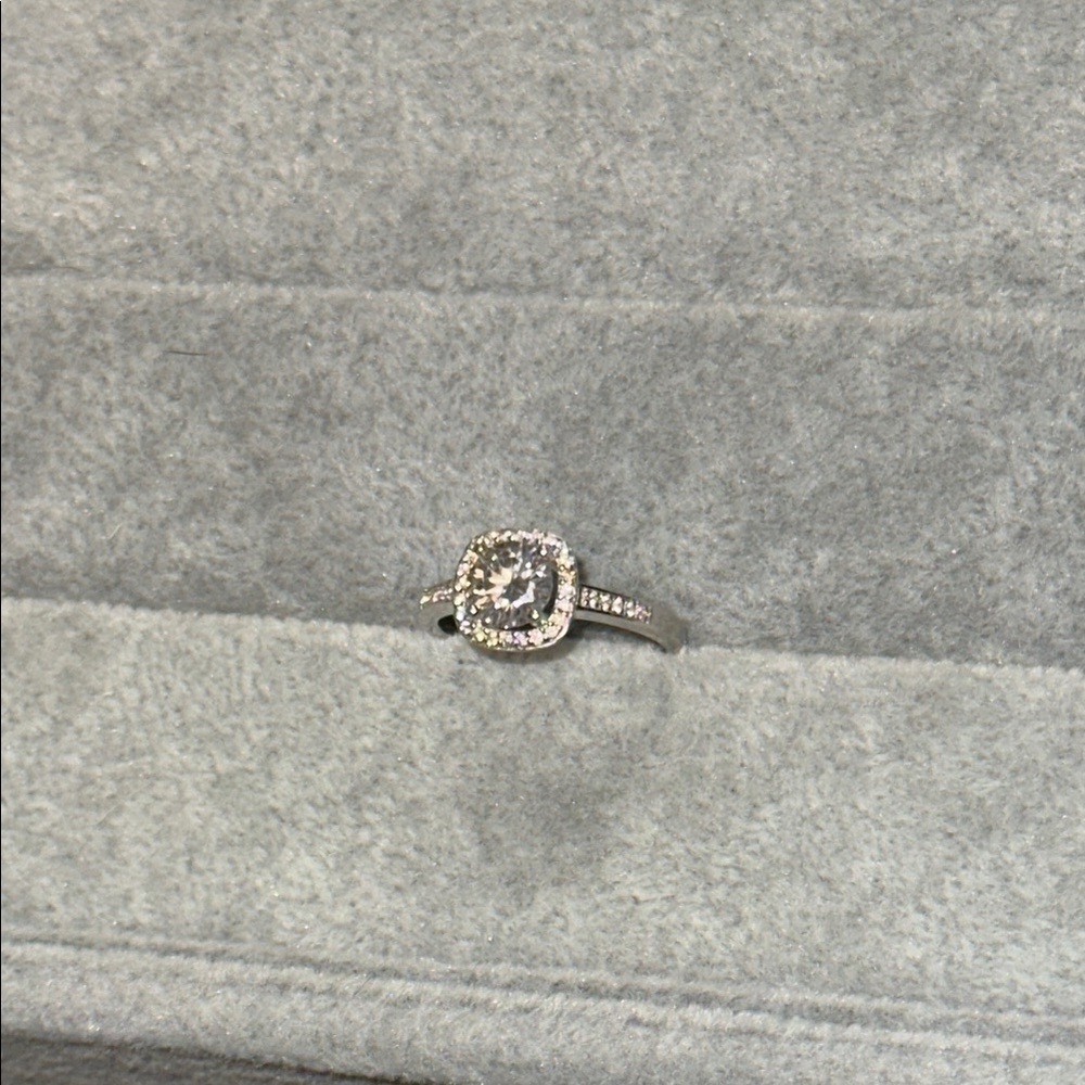 Moissanite Sophisticated Silver Halo Ring with Cushion-Cut Center 7 Silver NWT